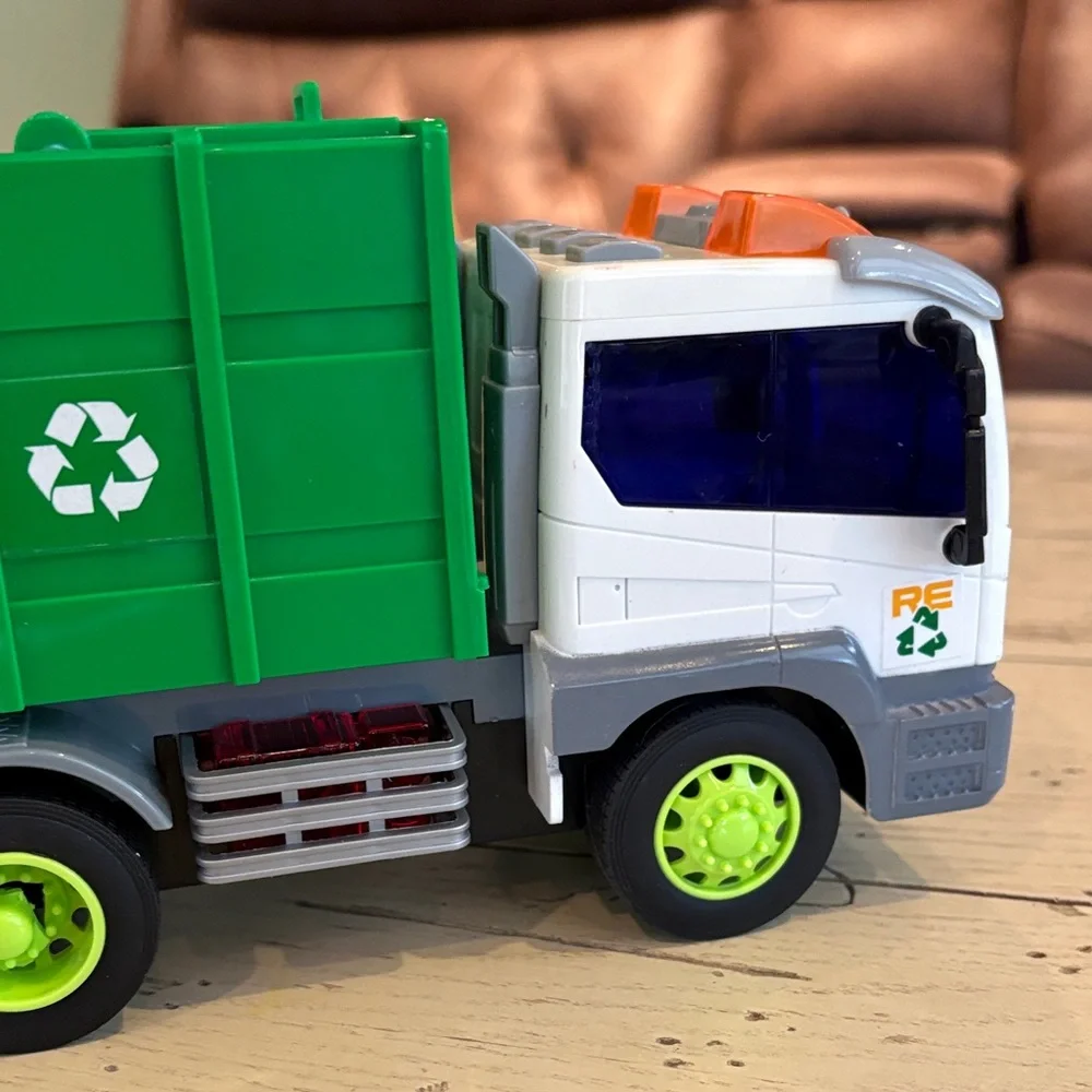 Maxx Action Lights/Sounds Revving Waste Removal Recycling Truck Toy - Picture 10 of 16